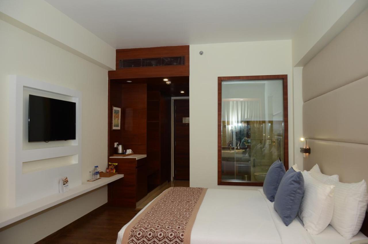 Viraj Sarovar Portico Jammu Exteriör bild